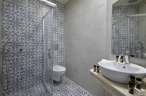Vasia Boulevard Hotel (Adults Only) — bathroom