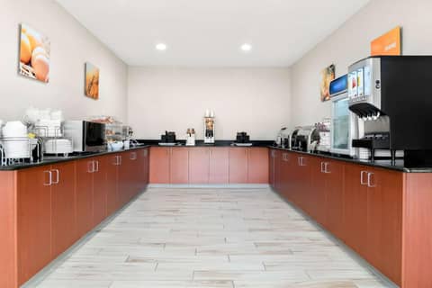 Holiday Inn Express & Suites Southfield - Detroit — photo 4