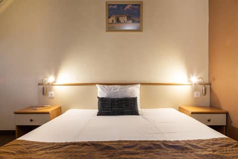 Hotel Brod - Free Parking — bedroom
