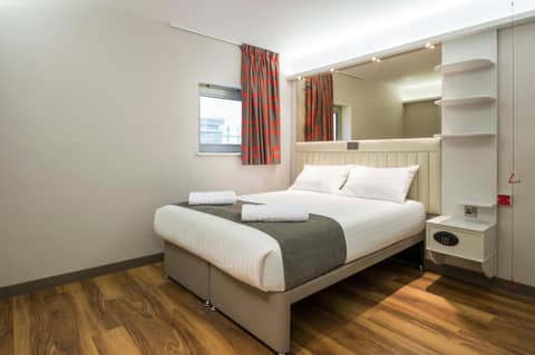 Point A Hotel London Canary Wharf — hotel room
