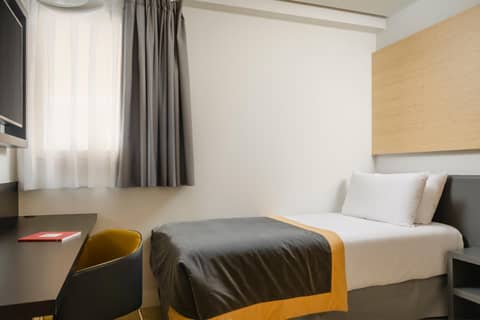 Dorma Plaza Catalunya — hotel room