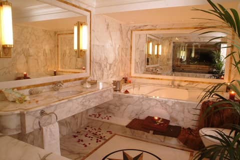 Royal Olympic Hotel — bathroom