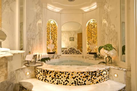 Royal Olympic Hotel — bathroom