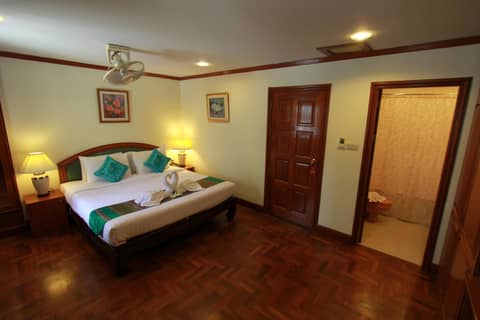 Hua Hin Golf Villa — hotel room