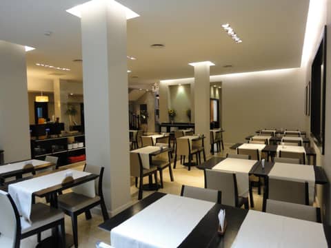Hotel Napoleón — dining