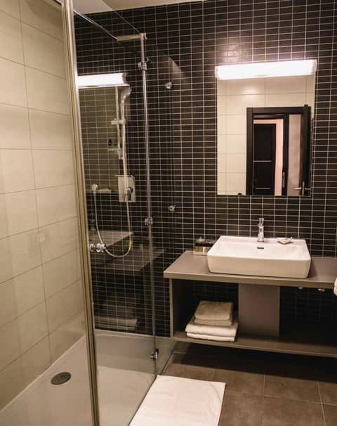 Hotel Jarun — bathroom