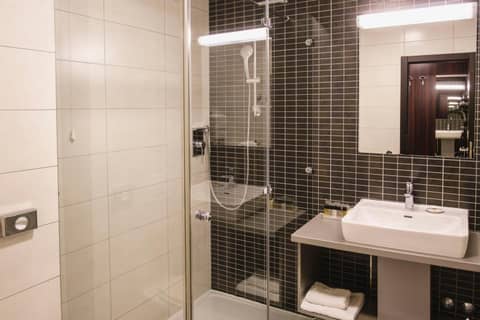 Hotel Jarun — bathroom