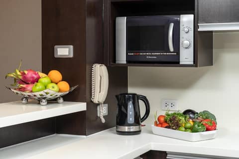 Sathorn Vista, Bangkok - Marriott Executive Apartments — kitchen