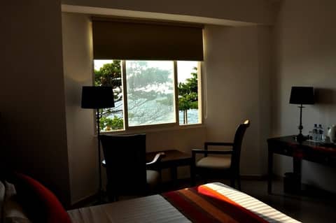 Sai Sea City Hotel — hotel room