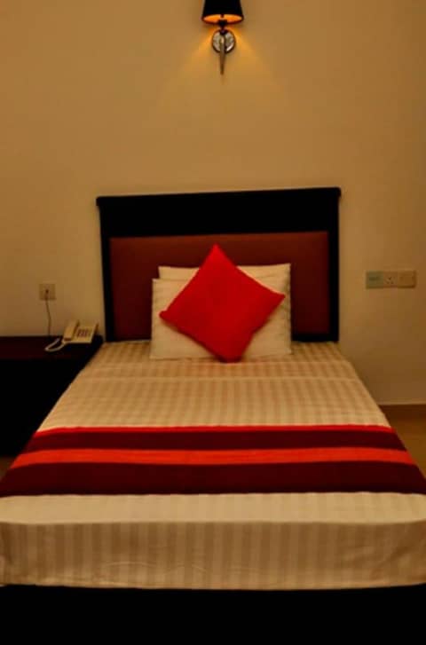 Sai Sea City Hotel — bedroom