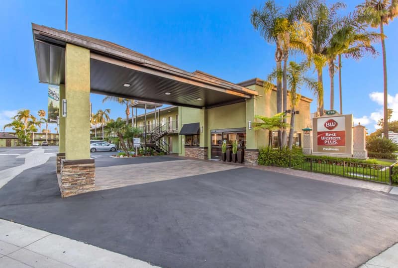 Best Western Plus Pavilions — building
