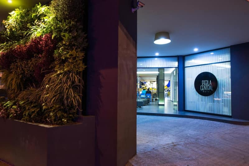 Hotel Perla Central — building
