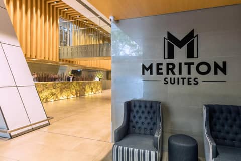 Meriton Suites World Tower Sydney — recepcion & lobby