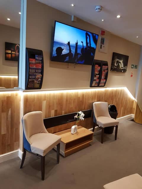 Ascot Hyde Park Hotel — hotel reception
