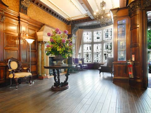 Grand Royale Hyde Park — hotel reception