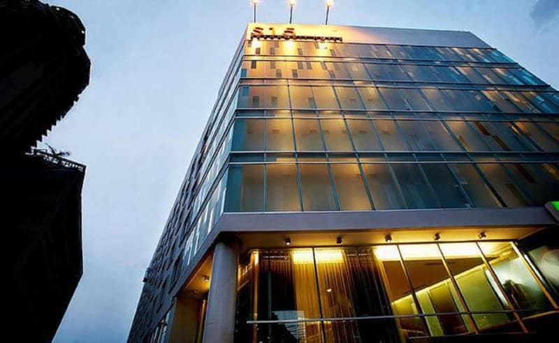 S15 Sukhumvit Hotel — building