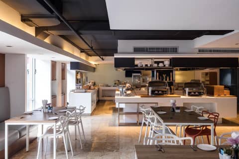 S15 Sukhumvit Hotel — dining