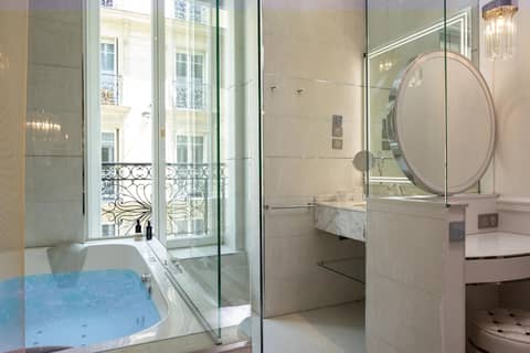 Paris j'Adore Hotel & Spa — bathroom