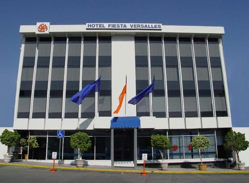 Hotel Fiesta Versalles — building