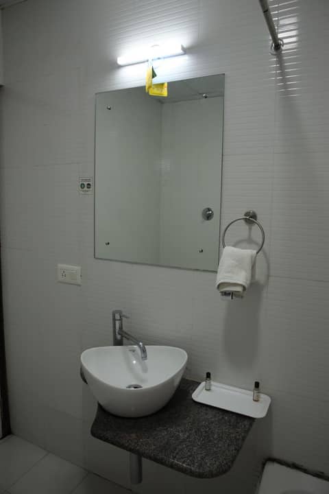 Olive Zip Rest House Road by Embassy Group — bathroom