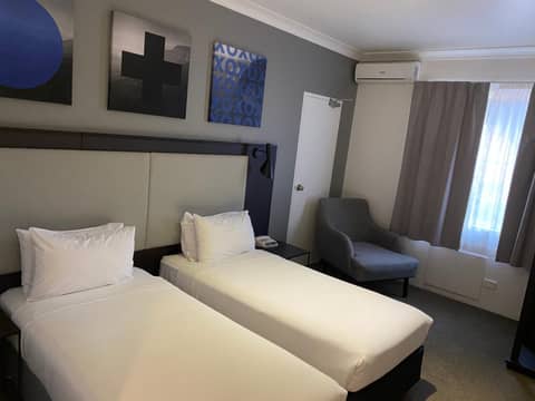 Silkari Urban CKS Sydney Airport Hotel — hotel room
