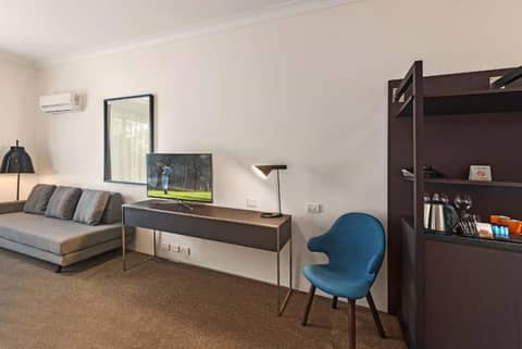 Silkari Urban CKS Sydney Airport Hotel — photo 9