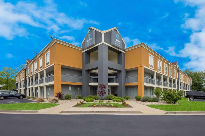Clarion Pointe Indianapolis Northeast — building