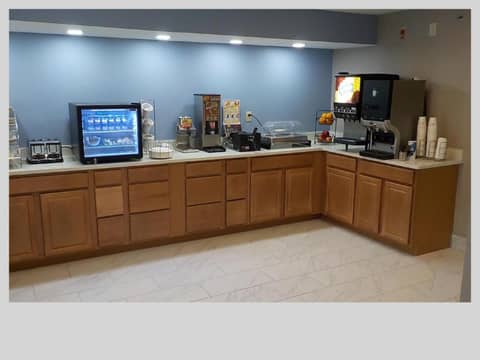 Clarion Pointe Indianapolis Northeast — photo 6