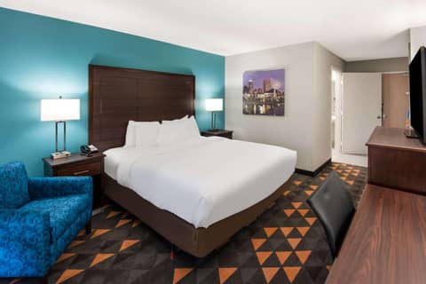 Clarion Pointe Indianapolis Northeast — photo 9