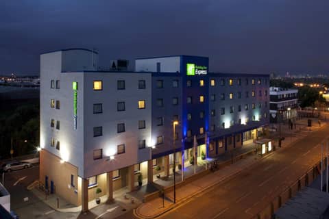 Holiday Inn Express Park Royal by IHG — building