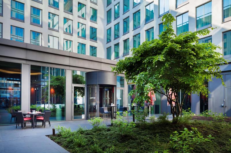 Radisson Hotel Brussels Centre Midi — photo 1