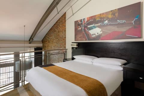 Garden Court Victoria Junction — hotel room