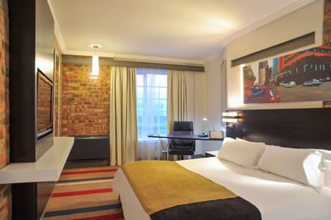 Garden Court Victoria Junction — hotel room