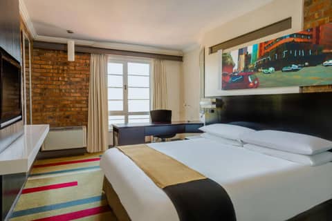 Garden Court Victoria Junction — hotel room