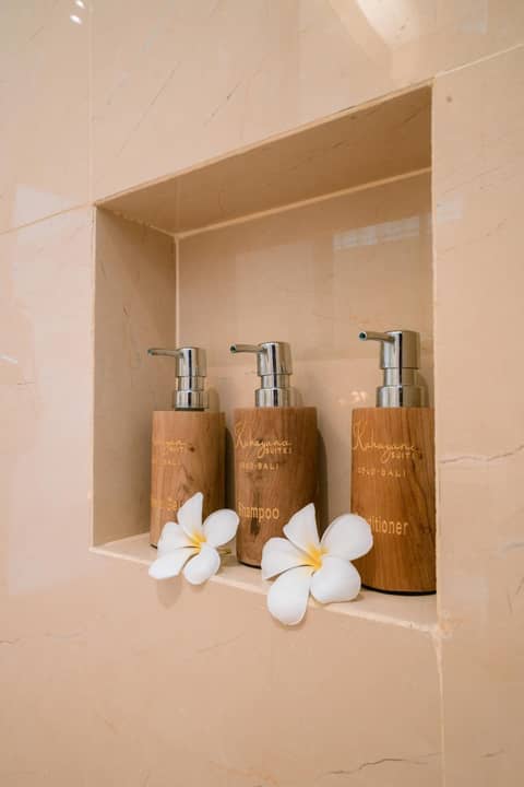 Kahayana Suites Ubud — bathroom