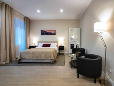 SILIA HOUSE Napoli Centro — hotel room