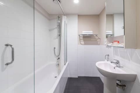 The Chancellor on Hobson — bathroom