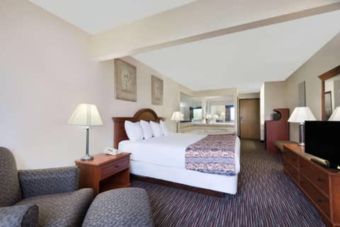 Baymont by Wyndham Columbus/Rickenbacker — photo 9