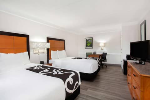 Baymont by Wyndham Fort Myers Central — hotel room