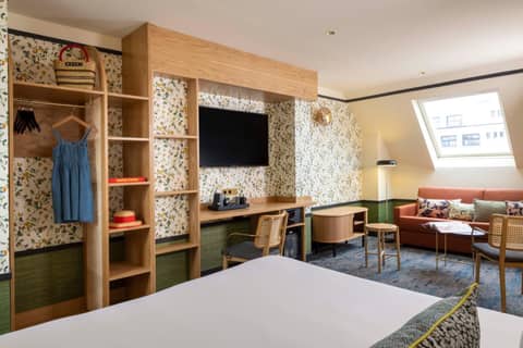 Hôtel Jardin de Cluny — hotel room