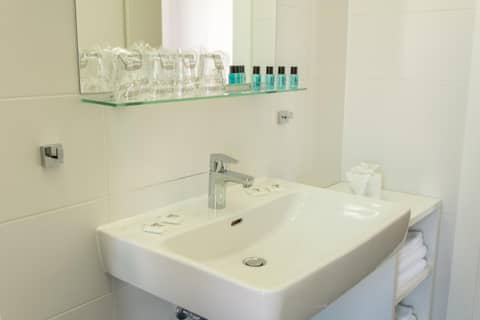 Hotel Delminivm — bathroom