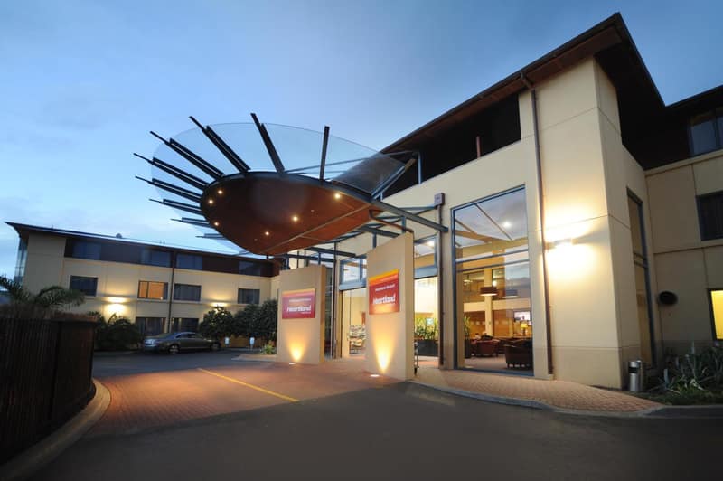 Heartland Hotel Auckland Airport — building