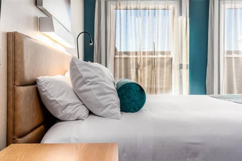 Century Park Hotel LA — hotel room