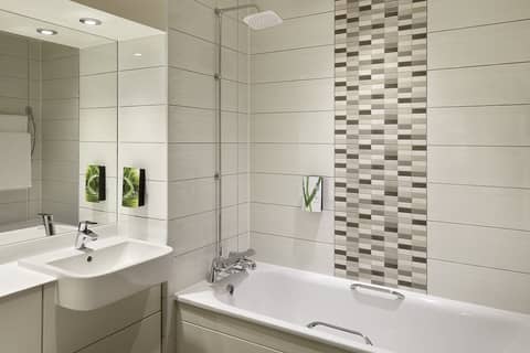 Premier Inn Glasgow - Bearsden — photo 2