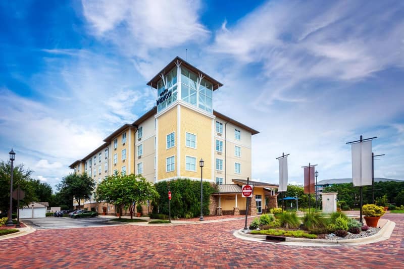 Hotel Indigo Jacksonville-Deerwood Park by IHG — building