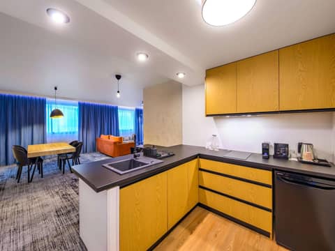 Hotel Ibis Krakow Centrum — kitchen