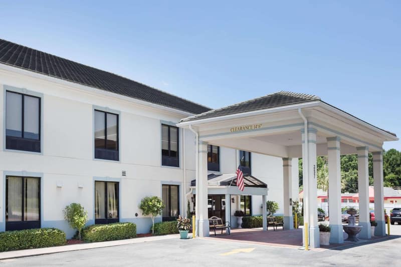 Baymont by Wyndham Savannah/Garden City — building
