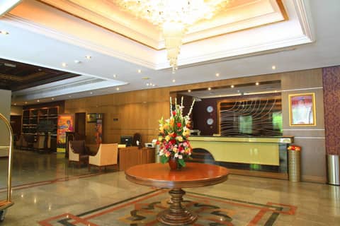 Ramee Guestline Hotel — recepcion & lobby
