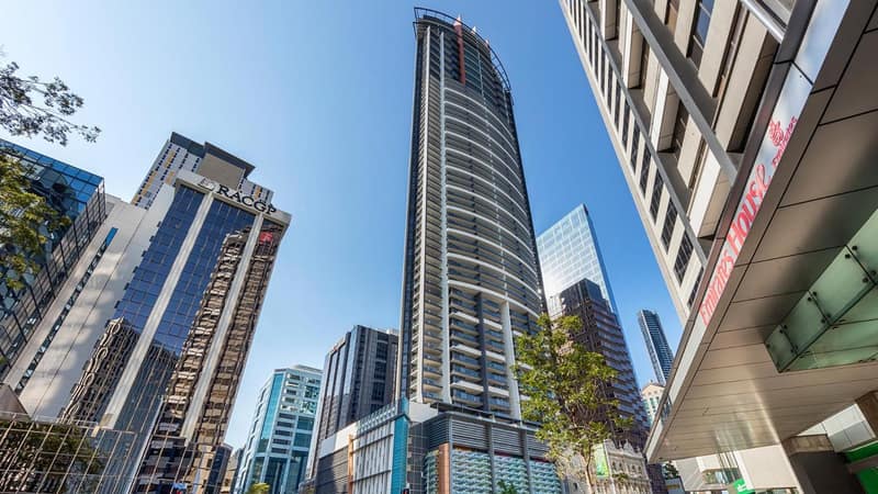 Oaks Brisbane Aurora Suites — building