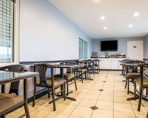 Quality Inn & Suites North-Polaris — photo 2